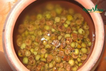 Ngâm rượu táo mèo khô (tươi) bao lâu thì uống được?